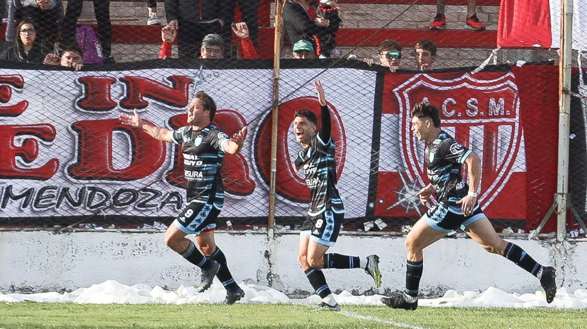 Mientras Colón busca delantero, un ex Sabalero la rompe en el Federal A y lo clasificó a la segunda fase. Mientras Colón busca delantero, un ex Sabalero la rompe en el Federal A y lo clasificó a la segunda fase.