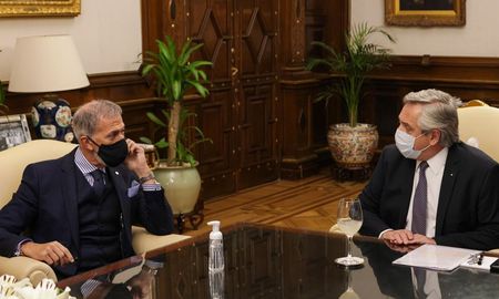 Fernández y Knoblovits se reunieron tras la postura del gobierno argentino sobre los bombardeos entre Israel y Hamas. Fernández y Knoblovits se reunieron tras la postura del gobierno argentino sobre los bombardeos entre Israel y Hamas.