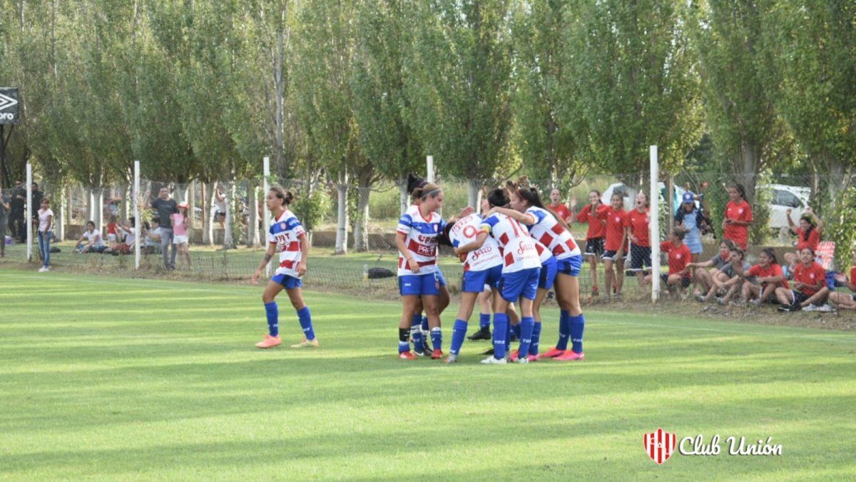 Unión goleó como visitante a Colón y se llevó el clásico de liga femenino.