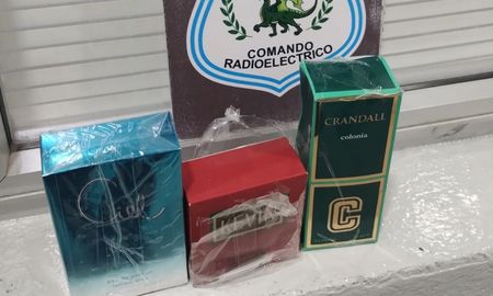 Los elementos que intentó sustraer el hombre que fue detenido. Los elementos que intentó sustraer el hombre que fue detenido.