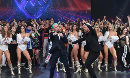 Cristian Castro reveló por qué decidió teñirse el pelo de azul Cristian Castro reveló por qué decidió teñirse el pelo de azul