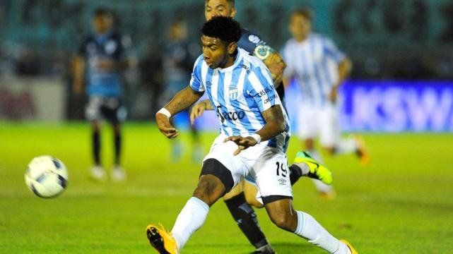 Desvalijaron la casa de un jugador de Atlético Tucumán