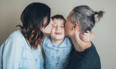 la infancia en tiempos de pantallas y crianza positiva: los desafios de los adultos la infancia en tiempos de pantallas y crianza positiva: los desafios de los adultos