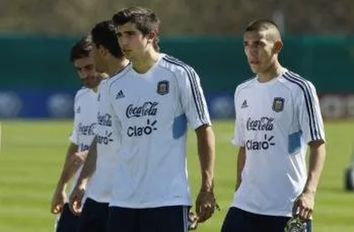 El ex Colón Lucas Mugni usó la número 10 en su espalda ante la ausencia de Lionel Messi. El ex Colón Lucas Mugni usó la número 10 en su espalda ante la ausencia de Lionel Messi.