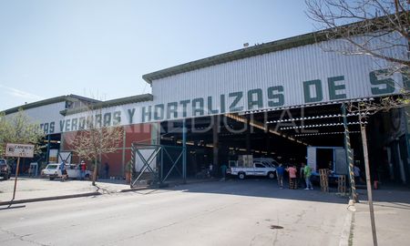 Los productores establecieron nuevos horarios de atención y un límite de ingreso para los compradores que asistan al mercado. Los productores establecieron nuevos horarios de atención y un límite de ingreso para los compradores que asistan al mercado.