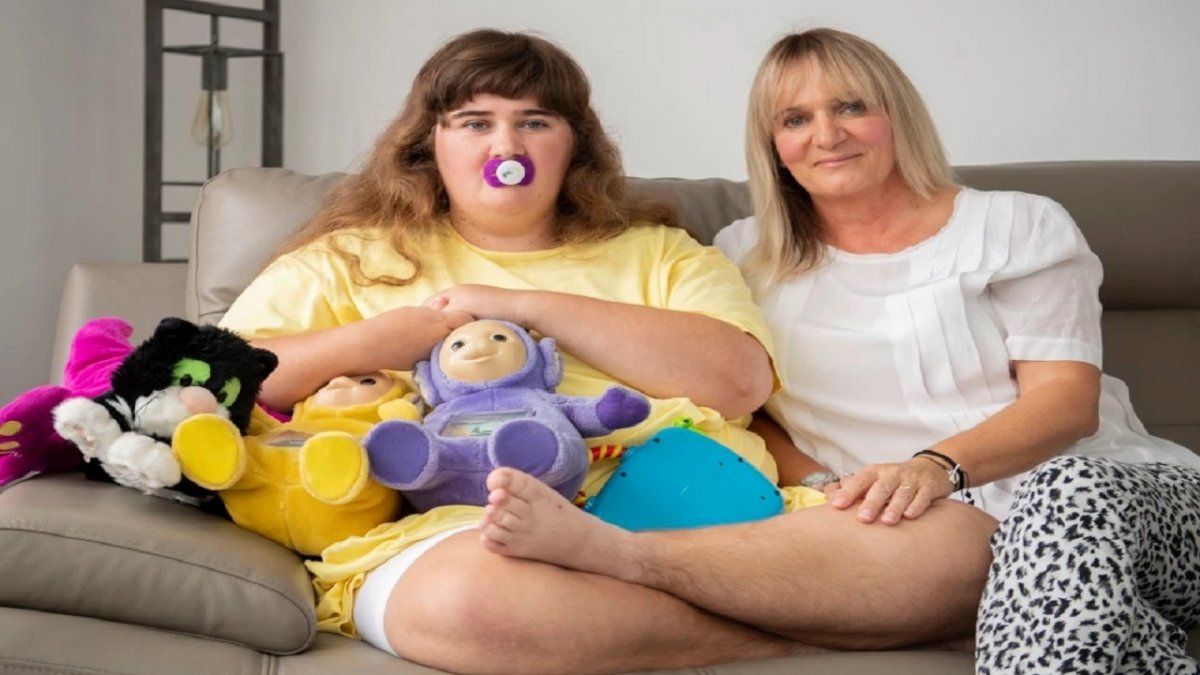 La extra&ntilde;a enfermedad que padece una adolescente de 19 a&ntilde;os.