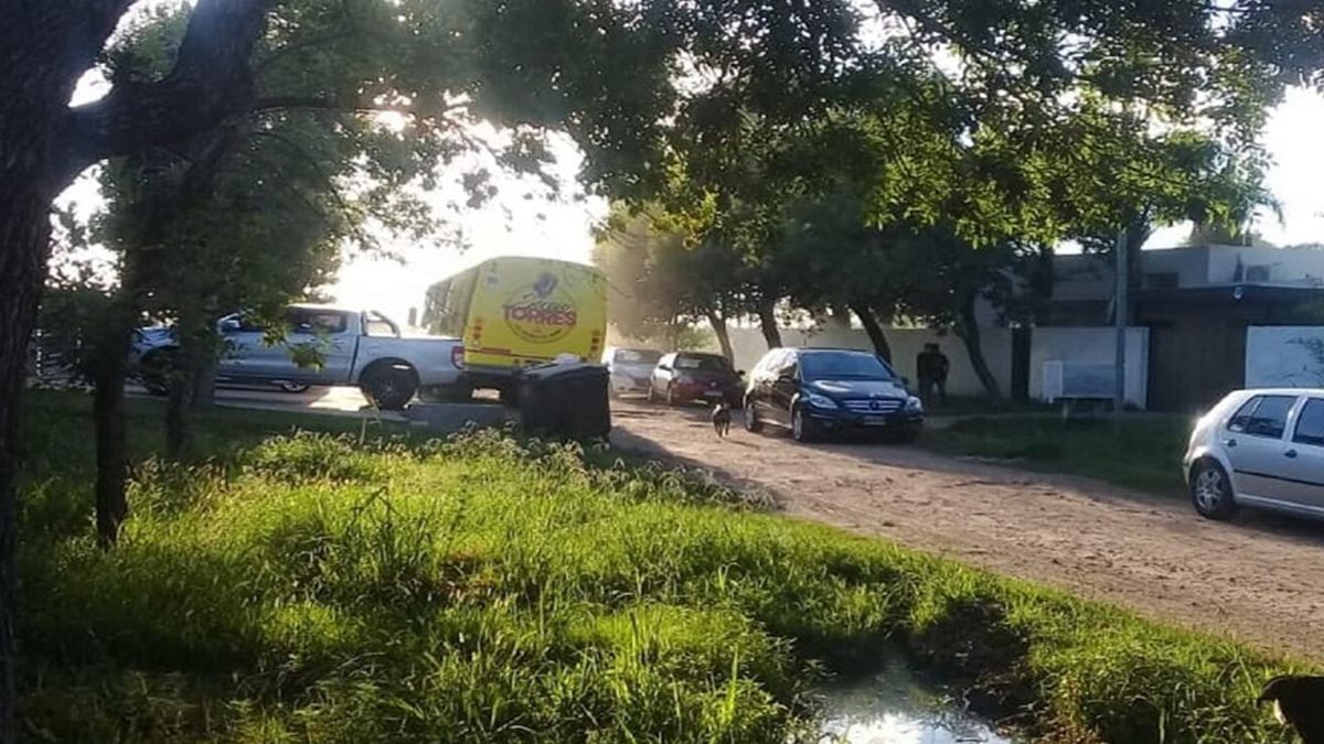 El cantante y su banda llegaron al inmueble invitados por sus anfitriones. Foto: El Roldanense