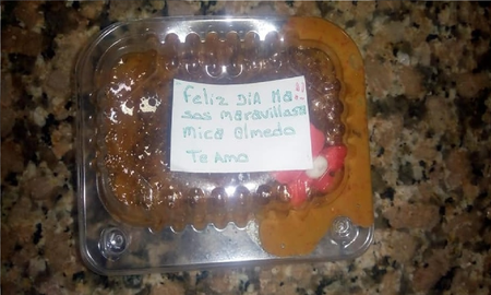 Le regalaron una chocotorta por el Día de la Madre y estaba envenenada Le regalaron una chocotorta por el Día de la Madre y estaba envenenada