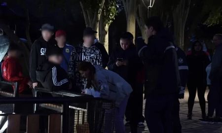 Efectivos de la Policía de Santa Cruz perimetraron la zona del conflicto para realizar las pericias correspondientes tras el traslado del herido. Efectivos de la Policía de Santa Cruz perimetraron la zona del conflicto para realizar las pericias correspondientes tras el traslado del herido.