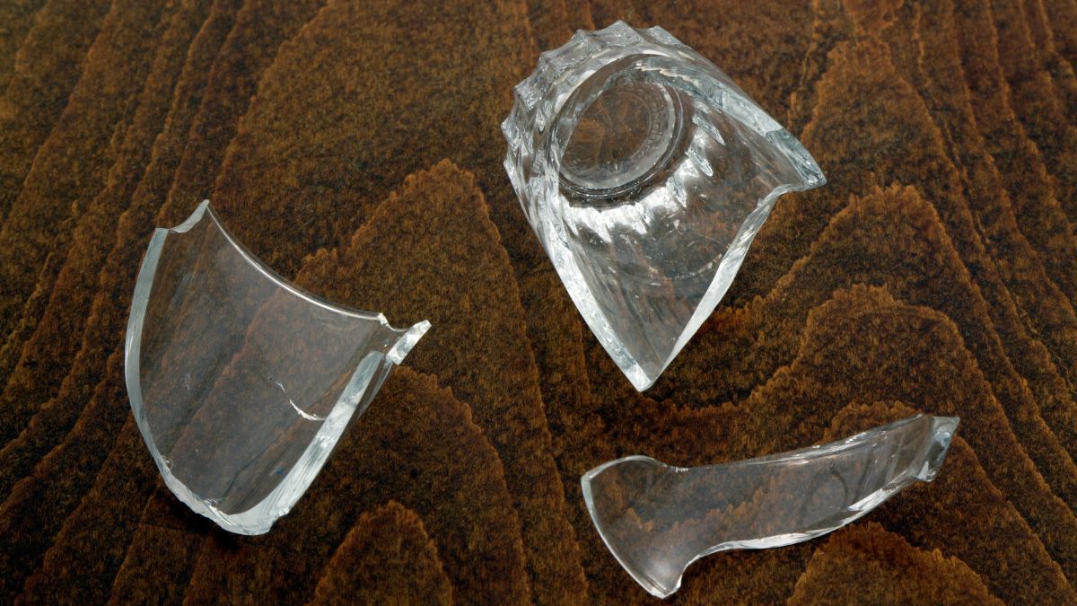 El vidrio simboliza fragilidad, cambios y procesos de transformaci&oacute;n.