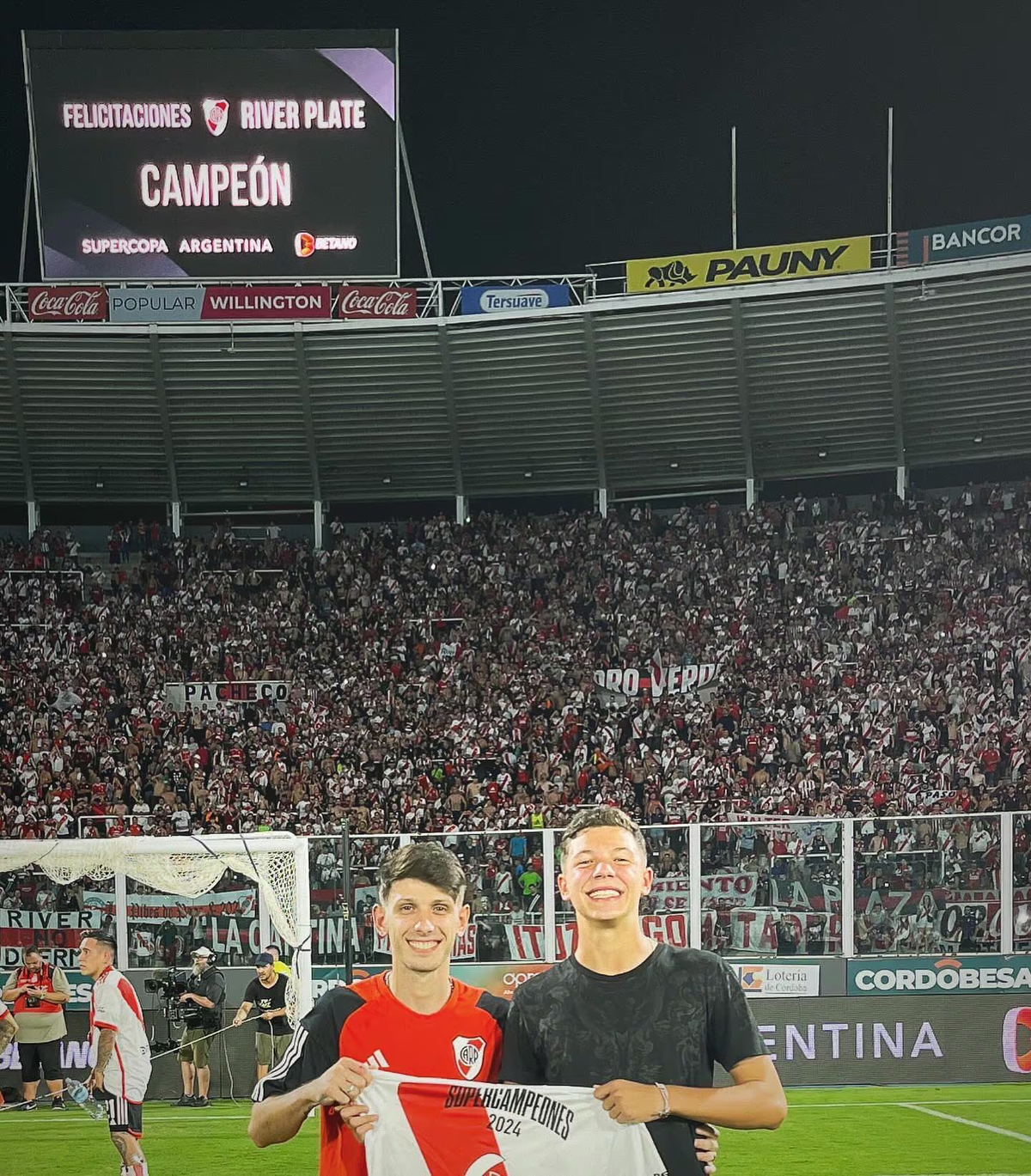 Los hijos de Martín Demichelis: Facundo y Bastian. Los hijos de Martín Demichelis: Facundo y Bastian.