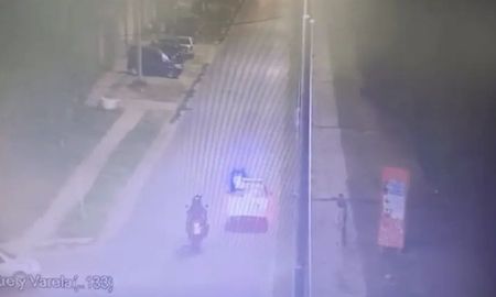Dos policías fueron atropellados por delincuentes en Berazategui. Dos policías fueron atropellados por delincuentes en Berazategui.