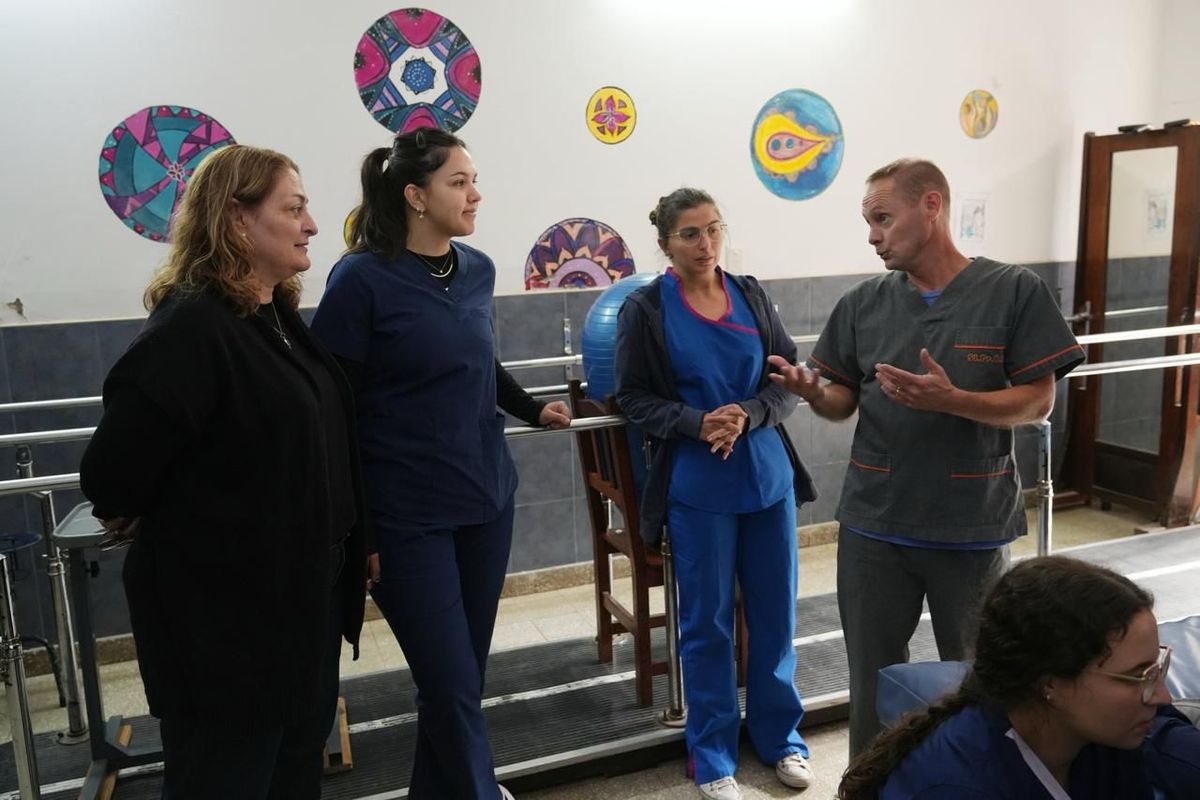 La ministra de Salud, Silvia Ciancio, visitó el hospital y remarcó la decisión del Gobierno Provincial de sostener y fortalecer el sistema de salud pública. 