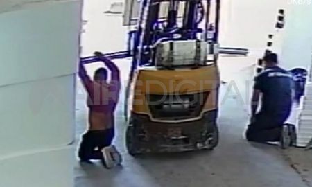Captura del video: asalto registrado en un negocio de barrio Schneider Captura del video: asalto registrado en un negocio de barrio Schneider