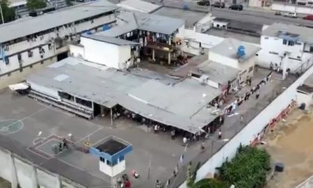 Las muertes se produjeron en medio de un motín por la reubicación de algunos presos en una cárcel de Ecuador. Las muertes se produjeron en medio de un motín por la reubicación de algunos presos en una cárcel de Ecuador.