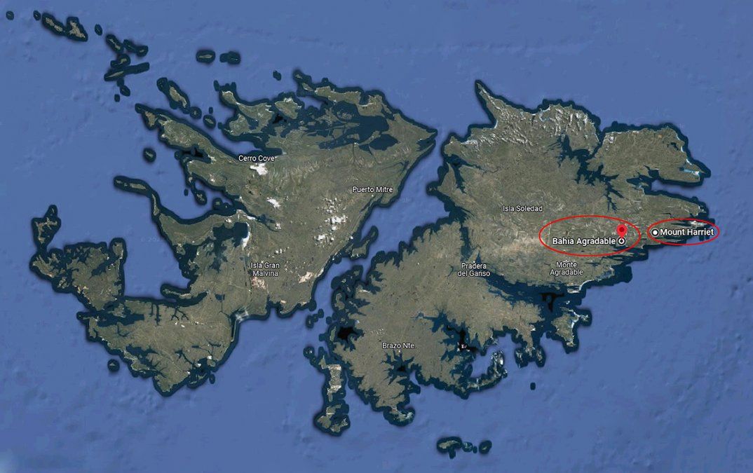 Los ingleses llegaron a Bahía Agradable. Desde el Monte Harriet, un comando argentino los divisaba.