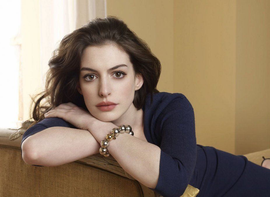 Anne Hathaway reveló el nombre de su segundo hijo tras mantener en secreto su embarazo