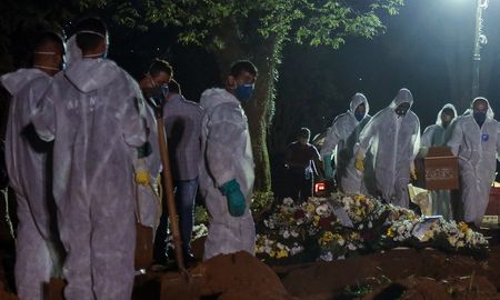 Hay más de 300 mil muertos por el coronavirus en Brasil. Hay más de 300 mil muertos por el coronavirus en Brasil.