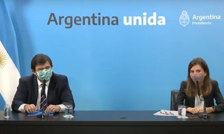 El ministro de Trabajo, Claudio Moroni, y la directora ejecutiva de la Administración Nacional de la Seguridad Social (ANSES), Fernanda Raverta, brindaron una conferencia de prensa en la Casa Rosada, donde realizaron anuncios de medidas económicas y sociales. El ministro de Trabajo, Claudio Moroni, y la directora ejecutiva de la Administración Nacional de la Seguridad Social (ANSES), Fernanda Raverta, brindaron una conferencia de prensa en la Casa Rosada, donde realizaron anuncios de medidas económicas y sociales.