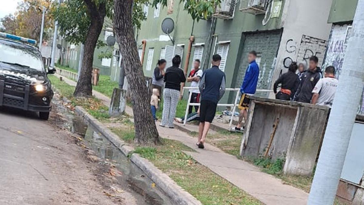 Alrededor de las 7.40, balearon una vivienda del Fonavi San Jerónimo, en el barrio Centenario, en el sur de la ciudad de Santa Fe. Alrededor de las 7.40, balearon una vivienda del Fonavi San Jerónimo, en el barrio Centenario, en el sur de la ciudad de Santa Fe.