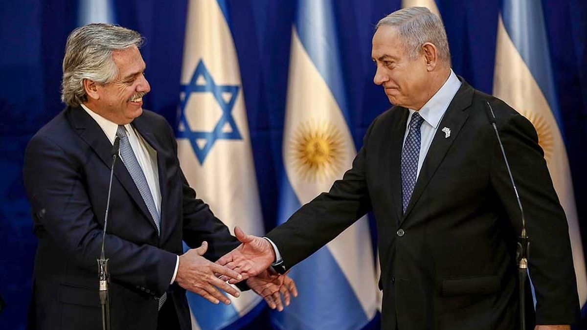 El presidente llegó al país tras su viaje a Israel