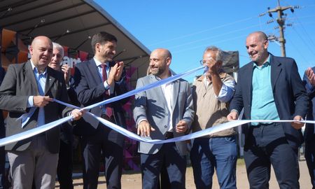 El gobernador Maximiliano Pullaro visitó este martes la TodoLáctea 2025 en Esperanza. El gobernador Maximiliano Pullaro visitó este martes la TodoLáctea 2025 en Esperanza.