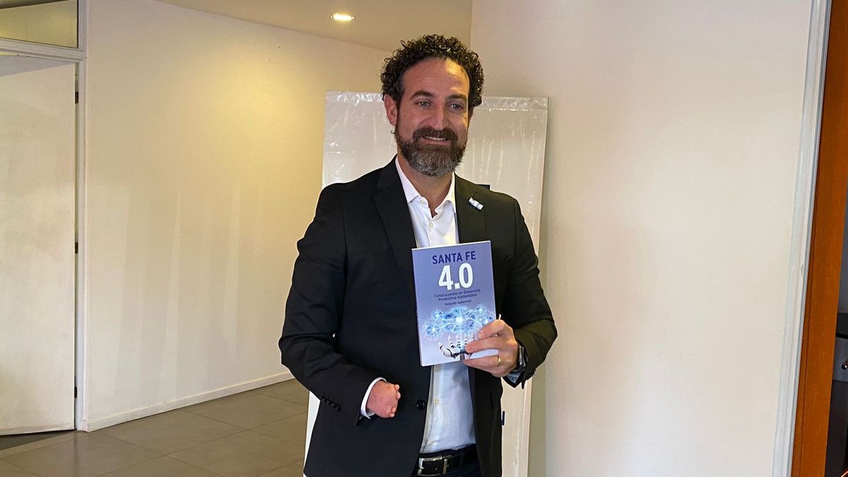 Sukerman presentó su libro “Santa Fe 4.0 Construyendo un Desarrollo Productivo Sustentable”.