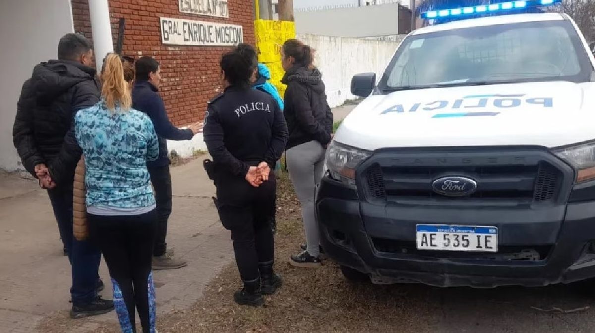 Polémica en una escuela de La Plata: padres denunciaron que la escuela proyectó película que incluía violaciones y canibalismo