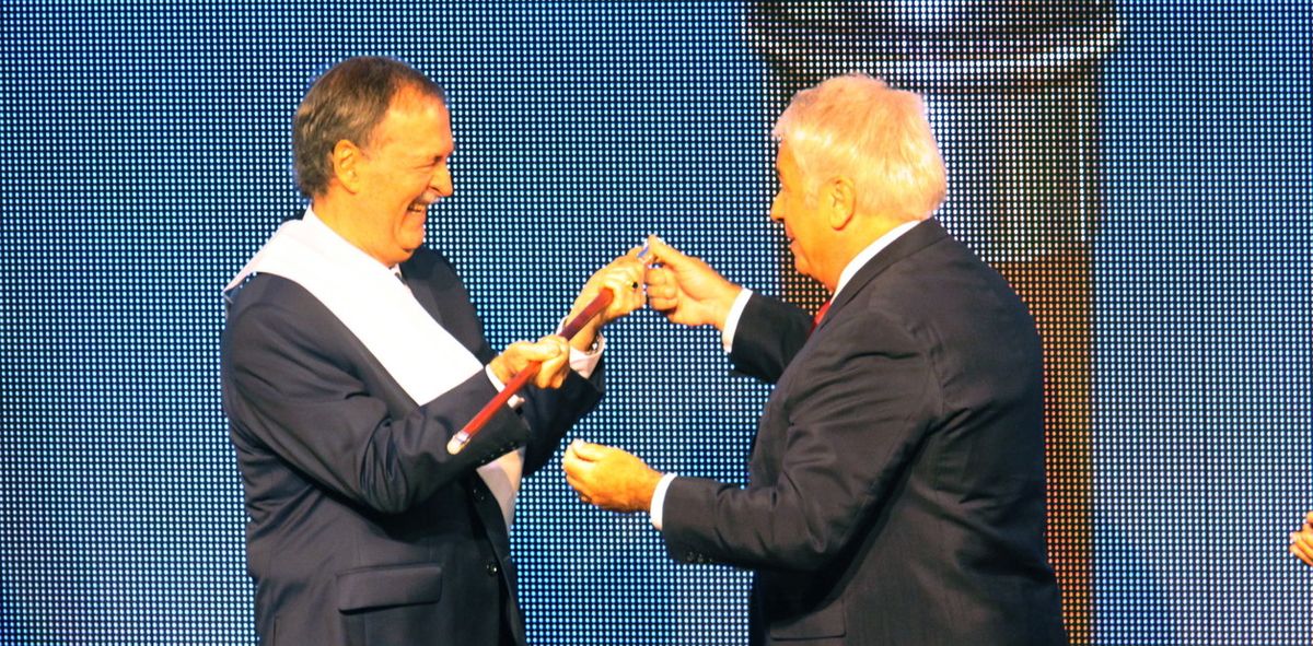 Juan Schiaretti durante su asunción como gobernador de Córdoba en 2015, junto a José Manuel de la Sota. Juan Schiaretti durante su asunción como gobernador de Córdoba en 2015, junto a José Manuel de la Sota.