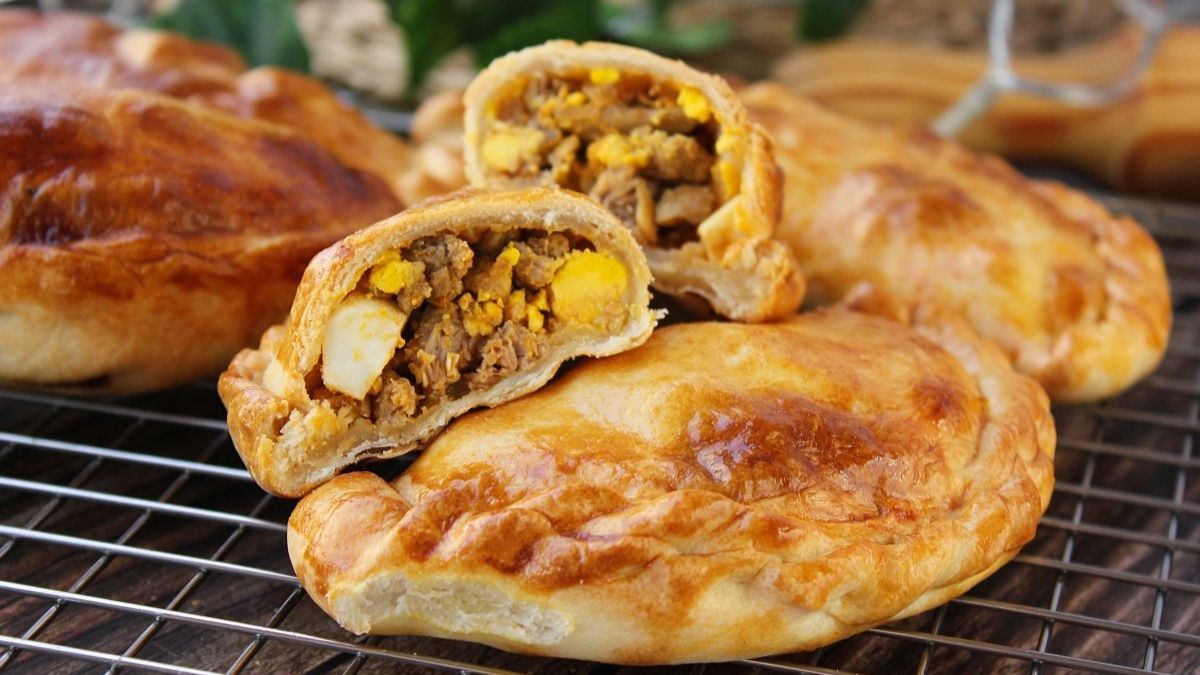 La masa con grasa de pella aporta esa crocancia tan típica de las empanadas norteñas.