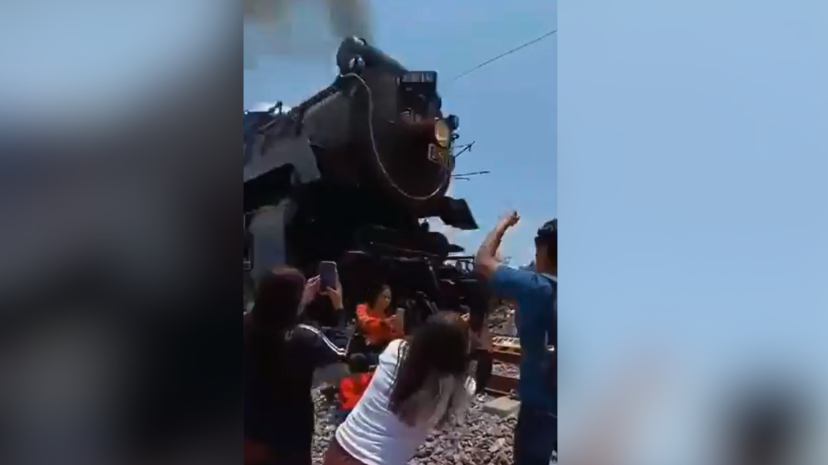 Una mujer murió en el intento de tomarse una selfie con una locomotora en un estado de México.