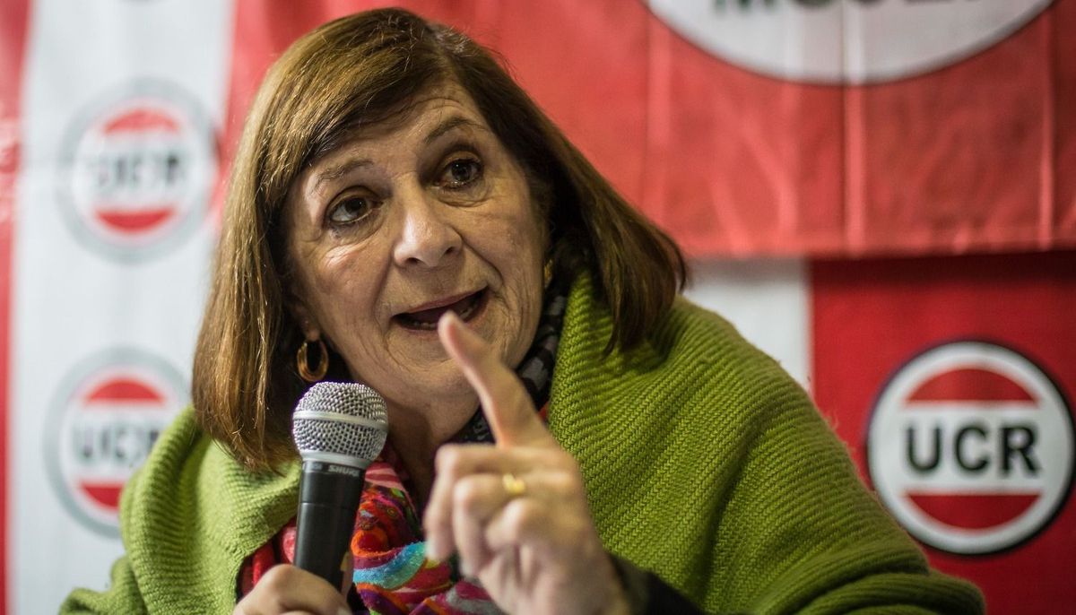 La vicepresidenta de la UCR nacional, María Luisa Storani, anticipó que le pedirá a su partido que apoyen a Massa en el balotaje. La vicepresidenta de la UCR nacional, María Luisa Storani, anticipó que le pedirá a su partido que apoyen a Massa en el balotaje.