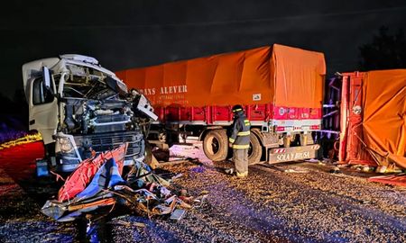 El accidente se registró a la altura del kilómetro 504 de la Ruta Nacional 11, entre Iriondo y Nelson. El accidente se registró a la altura del kilómetro 504 de la Ruta Nacional 11, entre Iriondo y Nelson.