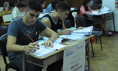 Las Becas Progresar constan de seis pagos desde el mes de enero hasta agosto, cuyo monto varía de acuerdo a la etapa educativa del solicitante. Las Becas Progresar constan de seis pagos desde el mes de enero hasta agosto, cuyo monto varía de acuerdo a la etapa educativa del solicitante.