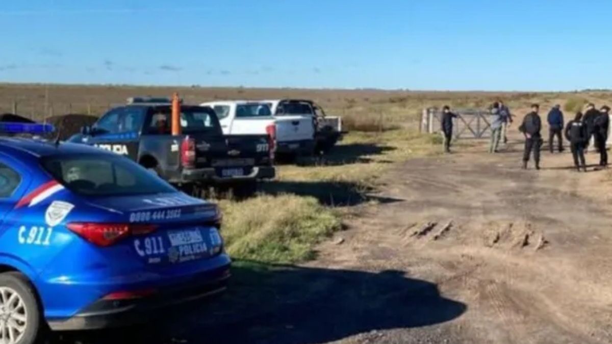 La Pelada se encuentra en el extremo noreste del departamento Las Colonias. 