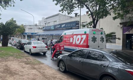 La mujer se accidentó este lunes al mediodía en la intersección de Avenida Freyre y Salvador Caputto, mano hacia el sur. La mujer se accidentó este lunes al mediodía en la intersección de Avenida Freyre y Salvador Caputto, mano hacia el sur.