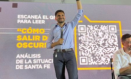Este jueves por la tarde, en un salón del Dique 2 del puerto de Santa Fe, el diputado de la UCR y exministro de Seguridad de la provincia, Maximiliano Pullaro, realizó un encuentro con dirigentes de dos corrientes del radicalismo y de otros sectores de Juntos por el Cambio. Este jueves por la tarde, en un salón del Dique 2 del puerto de Santa Fe, el diputado de la UCR y exministro de Seguridad de la provincia, Maximiliano Pullaro, realizó un encuentro con dirigentes de dos corrientes del radicalismo y de otros sectores de Juntos por el Cambio.