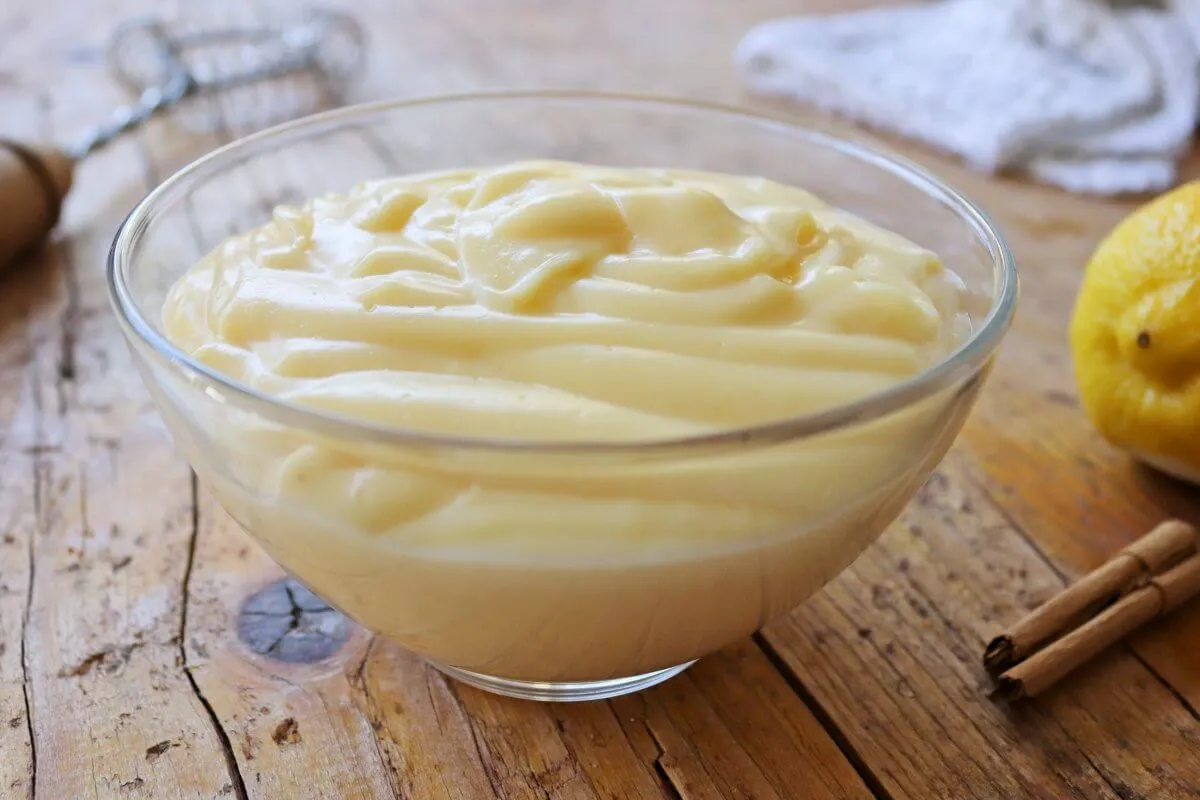 La crema pastelera vegana es una excelente opción para hacer en casa y acompañar todos tus postres favoritos. La crema pastelera vegana es una excelente opción para hacer en casa y acompañar todos tus postres favoritos. 