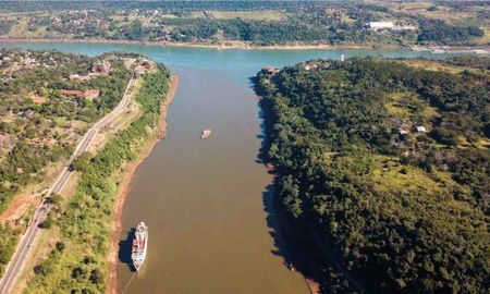 Una nena de 4 años murió al intentar cruzar a Paraguay junto a su familia. Una nena de 4 años murió al intentar cruzar a Paraguay junto a su familia.