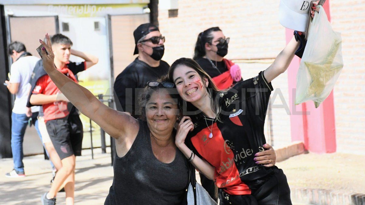 Desde temprano el sur de la capital se tiñó de rojo y negro al ritmo de la cumbia, las parrillas y la cerveza.