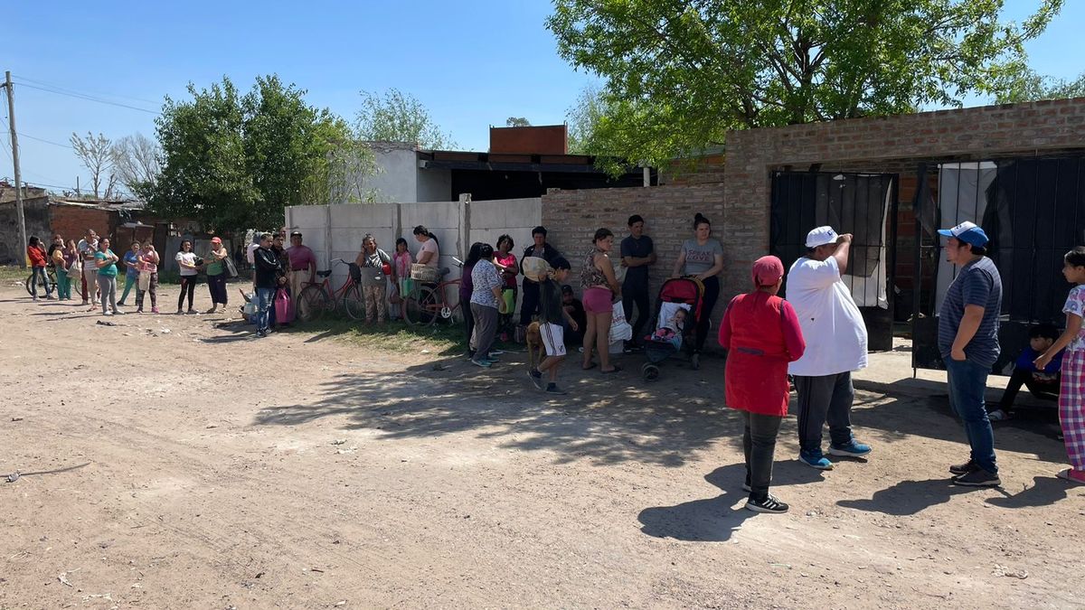 Hoy son 300 personas las que asisten al comedor de Nueva Pompella. Hoy son 300 personas las que asisten al comedor de Nueva Pompella.
