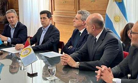 El convenio fue rubricado por el ministro del Interior, Eduardo Wado De Pedro, durante un acto en Casa Rosada del que también participó el jefe de Gabinete, Agustín Rossi. El convenio fue rubricado por el ministro del Interior, Eduardo Wado De Pedro, durante un acto en Casa Rosada del que también participó el jefe de Gabinete, Agustín Rossi.