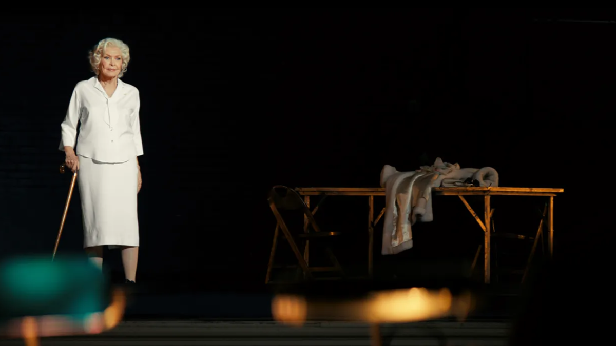 El elenco cuenta con la participación de Ellen Burstyn y proyecta su estreno para el Festival de Venecia. El elenco cuenta con la participación de Ellen Burstyn y proyecta su estreno para el Festival de Venecia.
