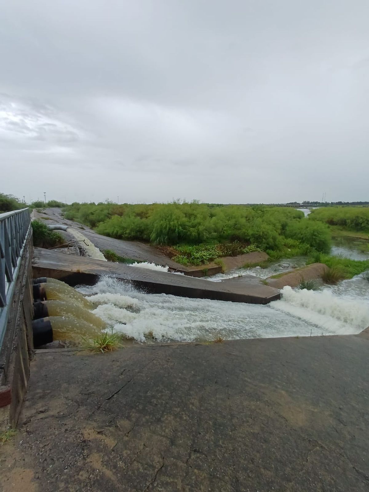  Así funcionan las bombas en Santa Fe tras el temporal. Así funcionan las bombas en Santa Fe tras el temporal.