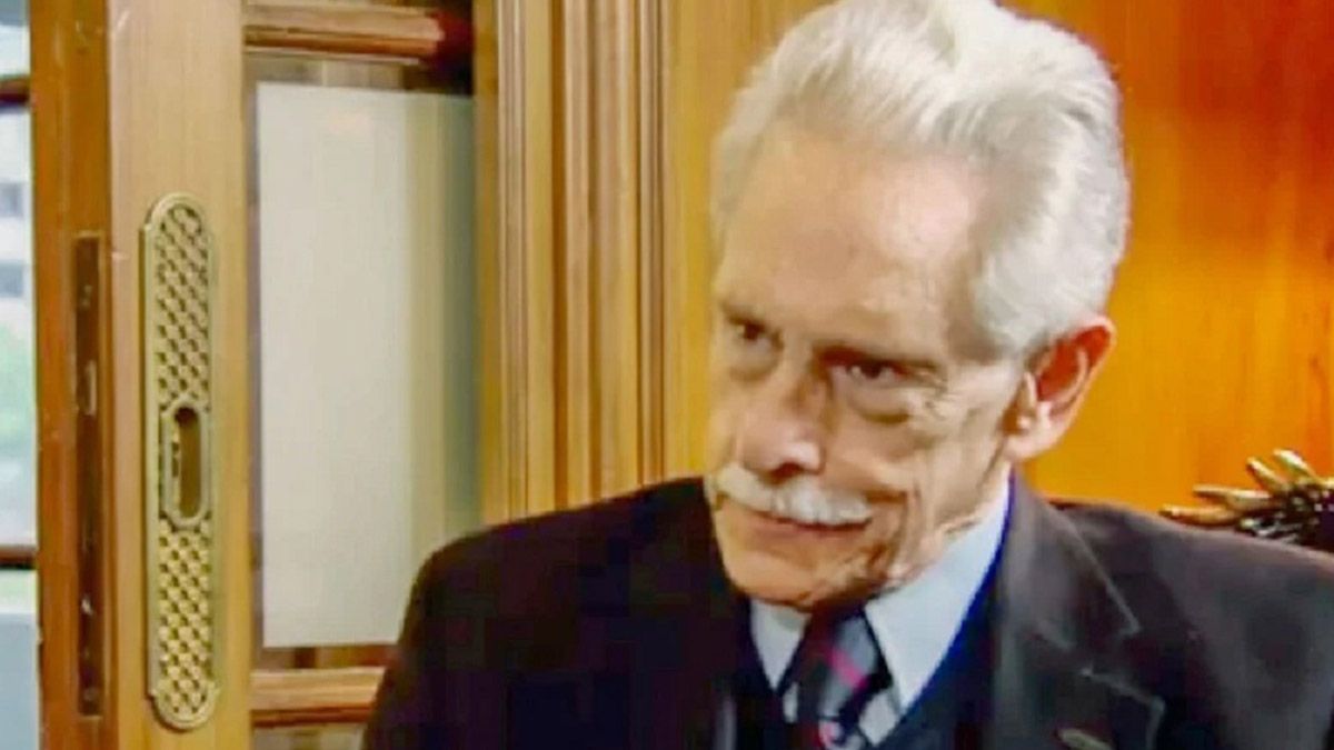 Abogado, periodista y político, Abal Medina fue designado por Perón como su delegado personal en Argentina. Abogado, periodista y político, Abal Medina fue designado por Perón como su delegado personal en Argentina.