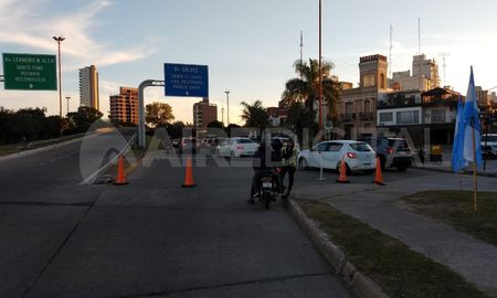 En la intersección donde finaliza Bulevar Gálvez y comienza Avenida 7 Jefes los vehículos formaron un embotellamiento. En la intersección donde finaliza Bulevar Gálvez y comienza Avenida 7 Jefes los vehículos formaron un embotellamiento.