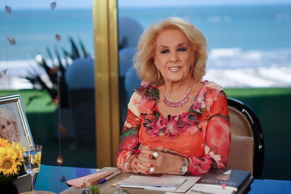 A Mirtha Legrand le regalaron algo muy particular y ella aprovechó para hacer una pregunta picante