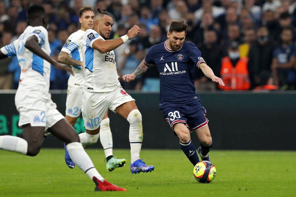 Lionel Messi viajó a Madrid para consultar a un especialista sobre su lesión en la rodilla izquierda.