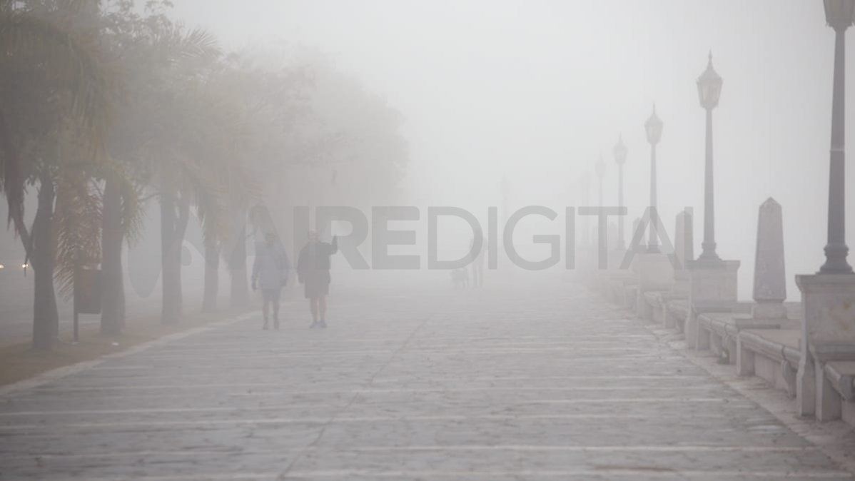 La semana hábil comenzó con niebla