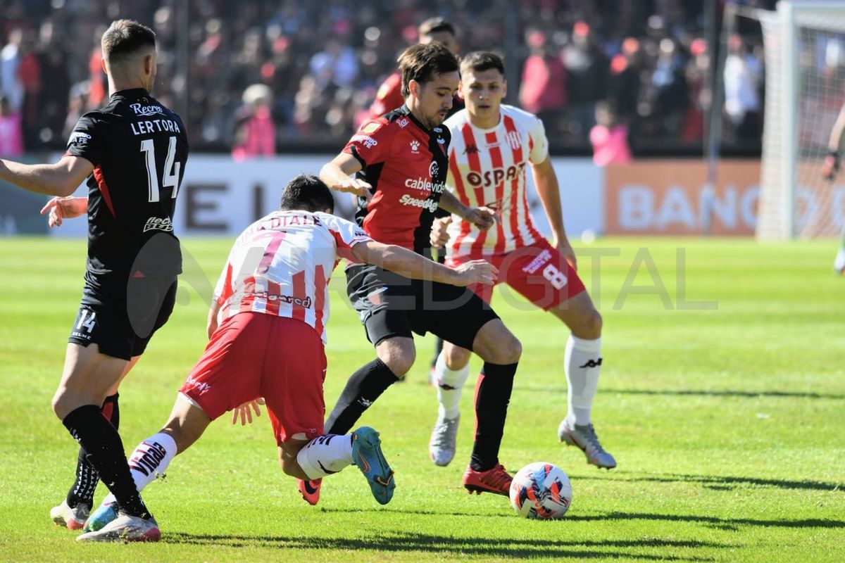 El Club Atlético Colón empata 2 a 2 con el Club Atlético Unión en una nueva edición del Clásico Santafesino.